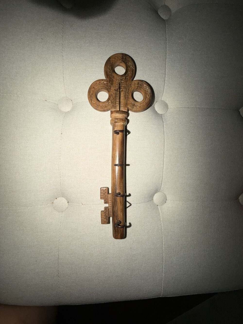 Vintage Hand-Carved Wooden Key Wall-Mounted Hook/Key Holder